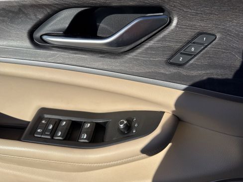 Used 2022 Jeep Grand Cherokee L Limited w/ Luxury Tech Group II image 13