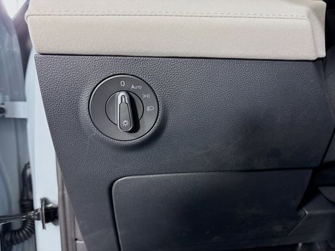 New 2026 Volkswagen Taos SE AWD/4WD image 10
