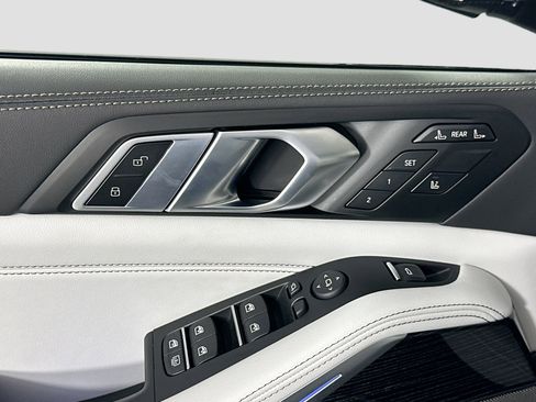 New 2026 BMW X7 xDrive40i w/ M Sport Package image 17