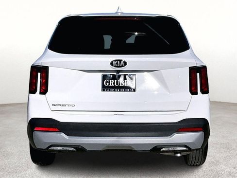 Used 2025 Kia Sorento LX image 6