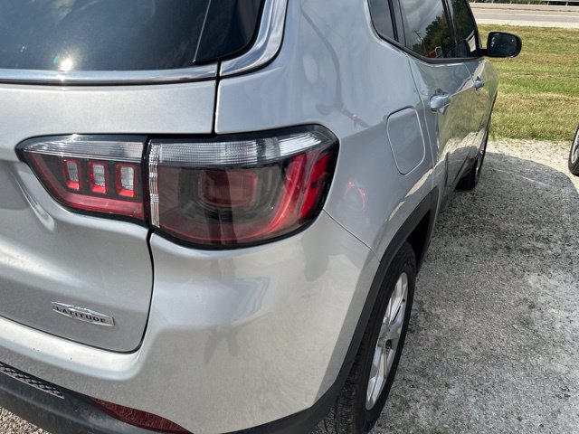 Used 2024 Jeep Compass Latitude AWD/4WD image 11