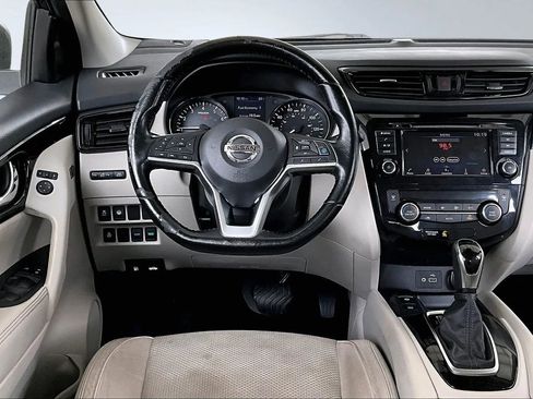 Used 2021 Nissan Rogue Sport SV w/ Technology Package FWD image 8