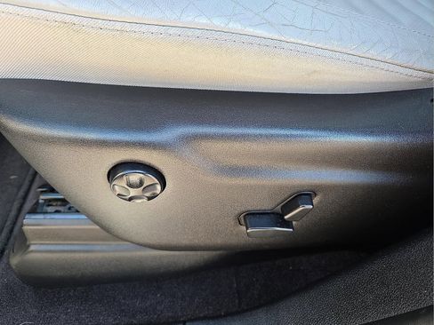 Used 2018 Jeep Grand Cherokee Limited image 14