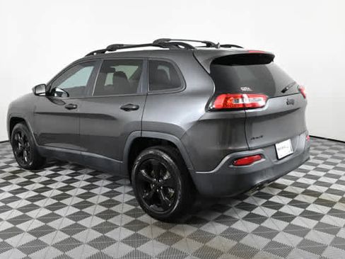 Used 2017 Jeep Cherokee Sport image 6