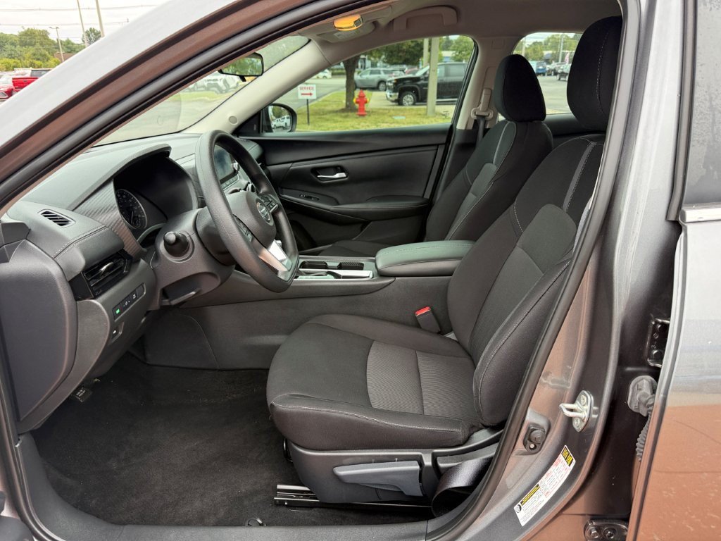 Used 2023 Nissan Sentra SV FWD image 12