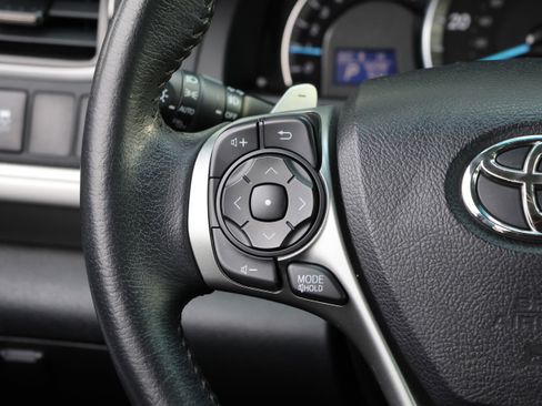 Used 2014 Toyota Camry L image 18