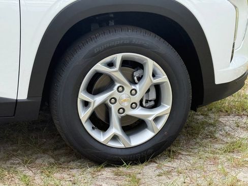 New 2026 Chevrolet Trax LS w/ LS Convenience Package FWD image 10
