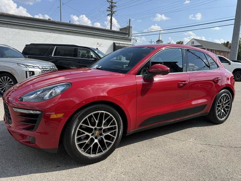 Used 2018 Porsche Macan AWD/4WD image 2