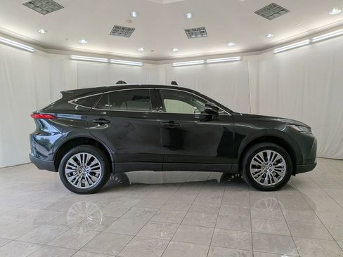 Used 2022 Toyota Venza XLE AWD/4WD image 11