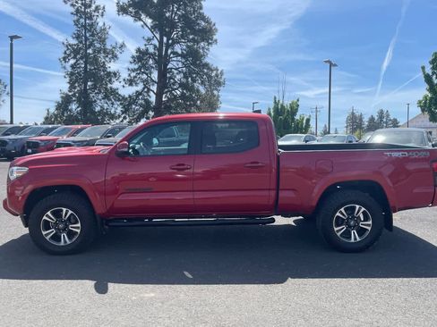 Used 2019 Toyota Tacoma TRD Sport w/ Technology Package AWD/4WD image 2