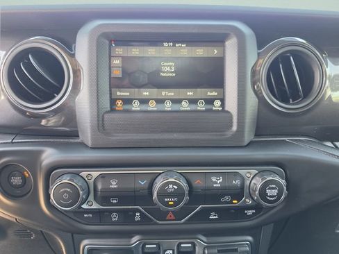 Used 2022 Jeep Wrangler Unlimited Sport AWD/4WD image 25