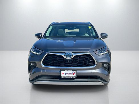 Certified 2022 Toyota Highlander Platinum image 2