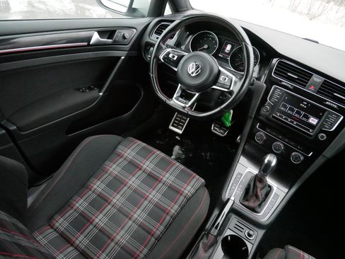 Used 2017 Volkswagen GTI S image 9