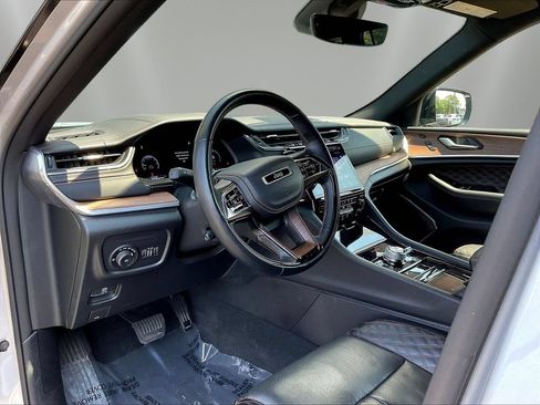 Used 2022 Jeep Grand Cherokee L Summit w/ Luxury Tech Group V AWD/4WD image 17