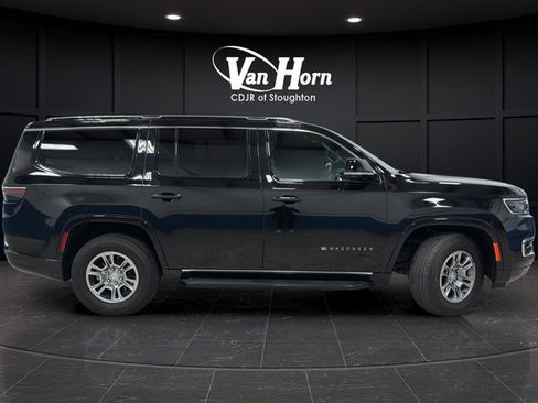 Used 2023 Jeep Wagoneer 4WD image 8