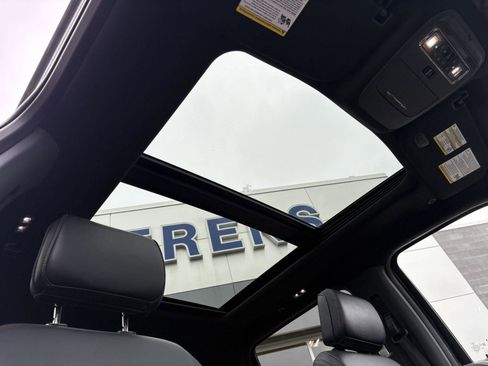 Used 2022 Ford F150 Lariat w/ Equipment Group 502A High AWD/4WD image 21