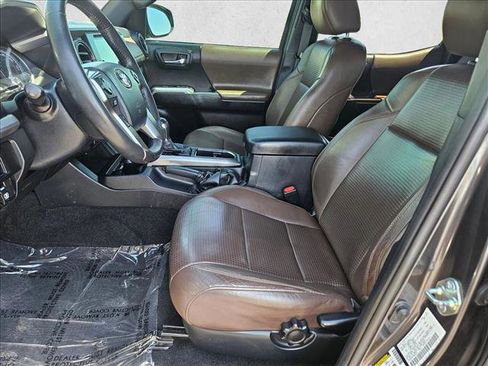 Used 2017 Toyota Tacoma Limited w/ Tow Package AWD/4WD image 15