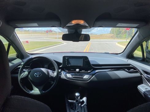 Used 2018 Toyota C-HR XLE image 27