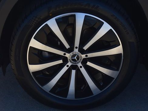 Used 2022 Mercedes-Benz GLB 250 4MATIC image 11