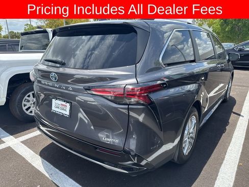 Used 2025 Toyota Sienna Limited AWD/4WD image 4