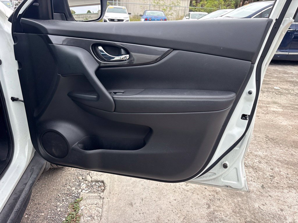 Used 2020 Nissan Rogue SV w/ Premium Package FWD image 21