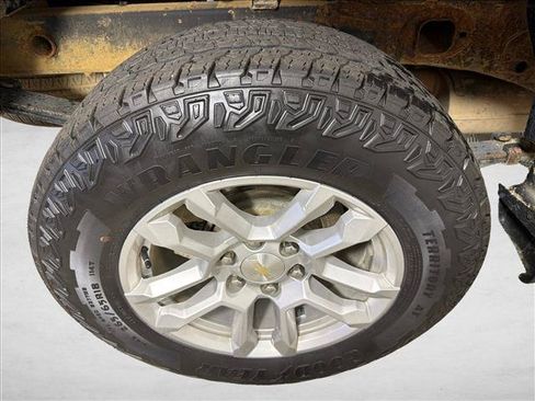 Used 2023 Chevrolet Silverado 1500 LT AWD/4WD image 17