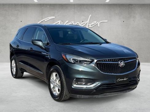 Used 2019 Buick Enclave Essence image 2