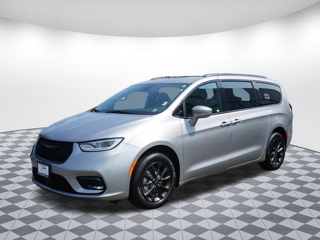 Used 2021 Chrysler Pacifica Limited w/ S Appearance Package AWD/4WD image 3