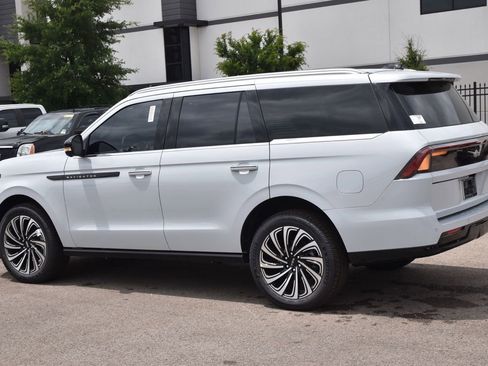 New 2026 Lincoln Navigator Black Label AWD/4WD image 10