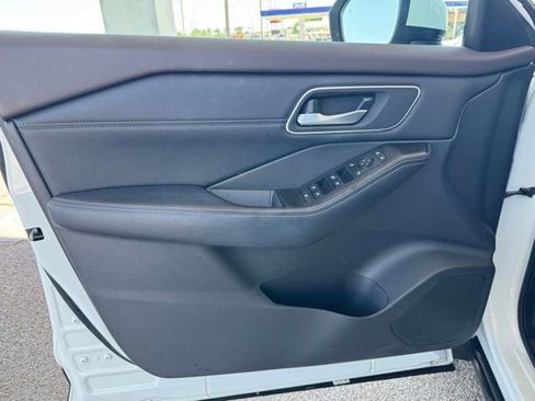 Used 2021 Nissan Rogue SV w/ Premium Package FWD image 15