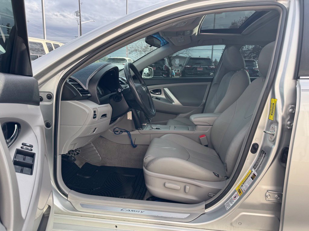 Used 2010 Toyota Camry SE FWD image 10