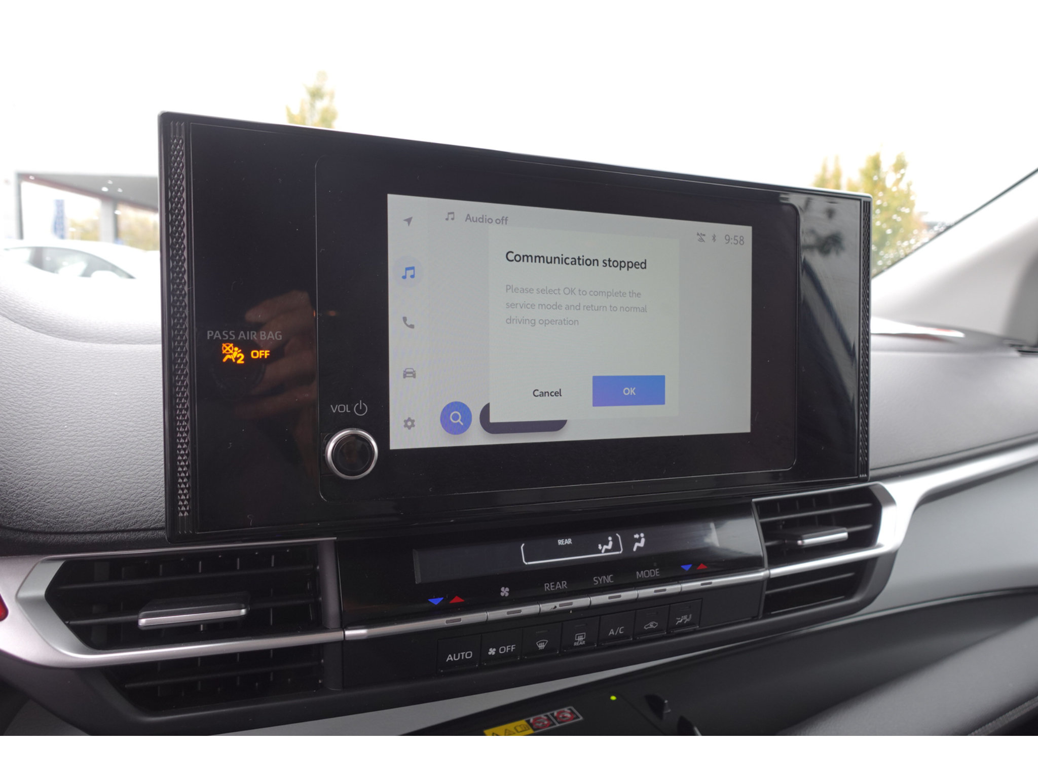 Certified 2025 Toyota Sienna LE FWD image 16