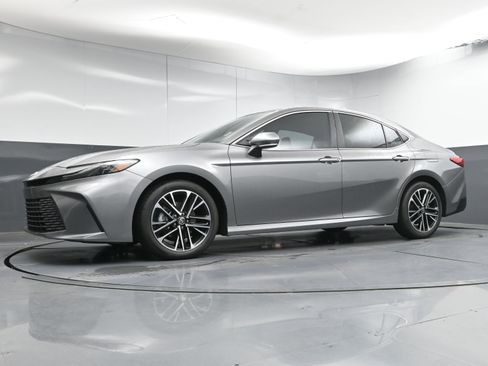 Used 2026 Toyota Camry XLE image 24