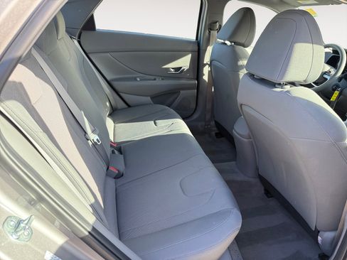 Certified 2023 Hyundai Elantra SE image 18