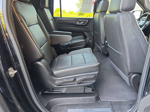 Certified 2024 GMC Yukon XL SLT w/ SLT Luxury Package AWD/4WD image 33