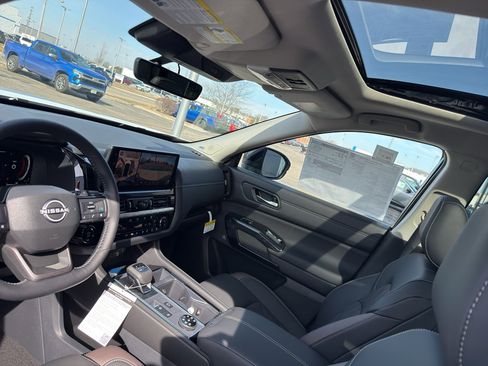 New 2026 Nissan Pathfinder Platinum image 25