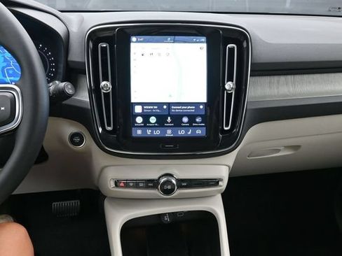 Used 2023 Volvo XC40 B5 Plus w/ Protection Package Premier AWD/4WD image 13