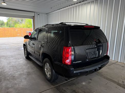 Used 2013 GMC Yukon SLT RWD image 2
