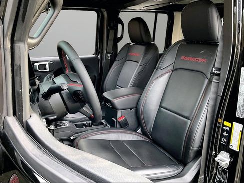 Certified 2024 Jeep Wrangler Unlimited Rubicon w/ Convenience Group image 20