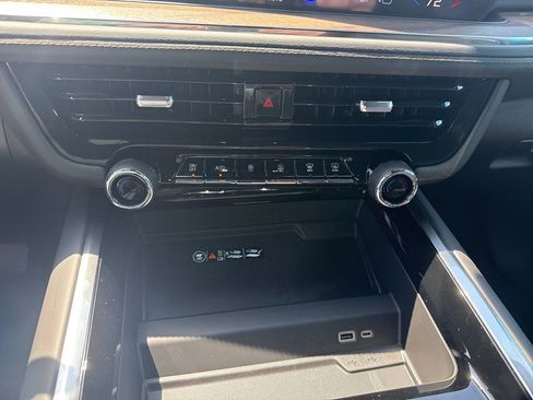 New 2026 Chevrolet Suburban High Country AWD/4WD image 24
