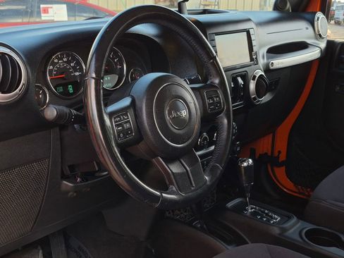 Used 2013 Jeep Wrangler Unlimited Sahara w/ Connectivity Group image 15