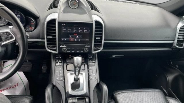 Used 2017 Porsche Cayenne AWD/4WD image 9