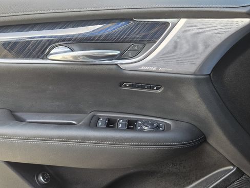 Certified 2025 Cadillac XT6 Premium Luxury FWD image 29