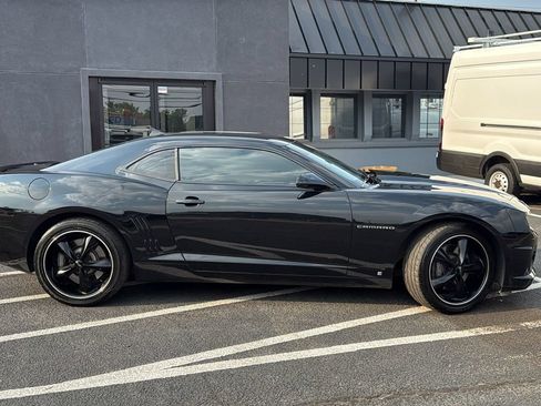 Used 2010 Chevrolet Camaro SS RWD image 2