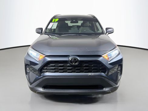 Used 2019 Toyota RAV4 XLE Premium FWD image 11