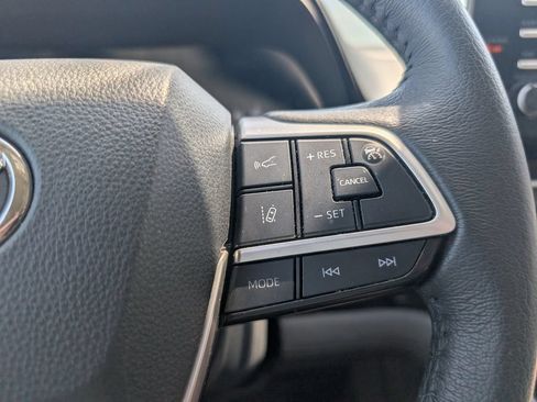 Used 2024 Toyota Sienna XLE FWD image 21