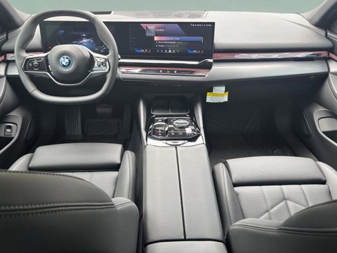 Used 2025 BMW i5 eDrive40i w/ Premium Package image 8