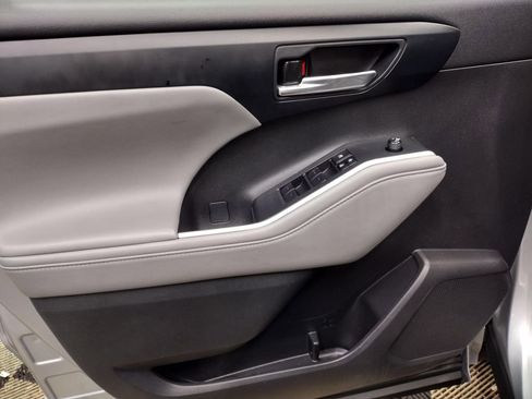 Used 2022 Toyota Highlander XLE image 20