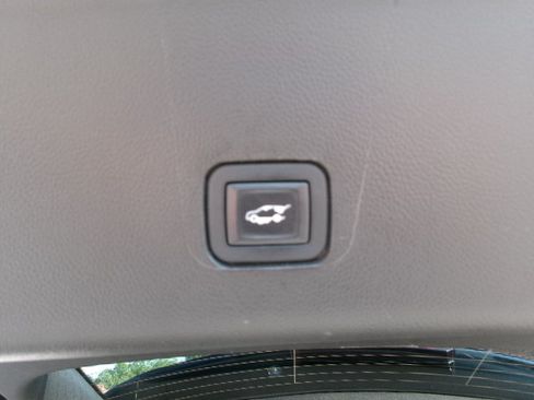 Used 2021 Chevrolet Traverse LT FWD image 16