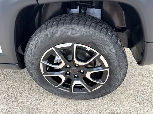 Used 2025 Jeep Compass Trailhawk AWD/4WD image 19